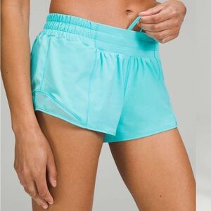 NWT lululemon hotty hot LR size 4 / 2.5”